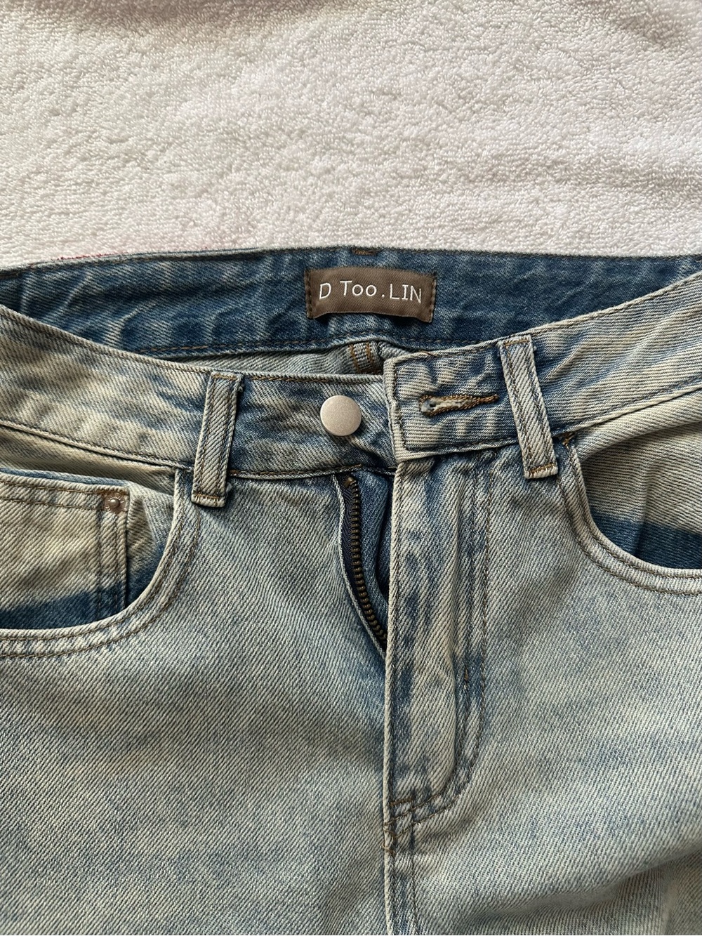 Distressed Ripped Jeans - Light Blue - Picture 6 of 6